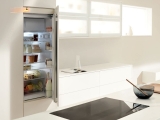 SERVO-DRlVE flex firmy Blum - bezúchytkové otevírání lednic